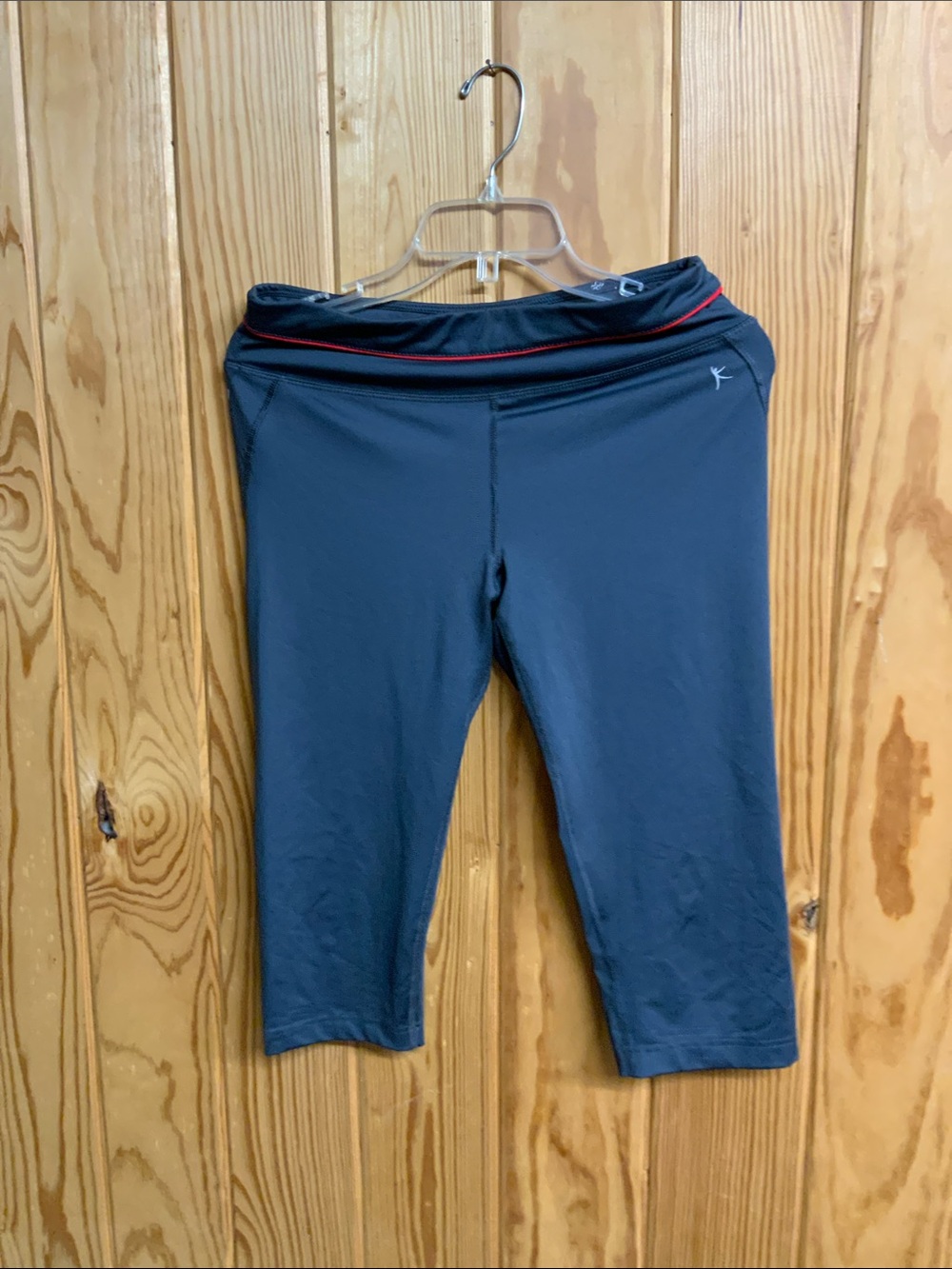 Danskin Now grayish/blue Capri Leggings with Red Trim